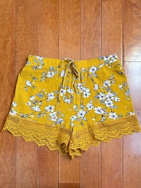 Charlotte Russe Floral Short